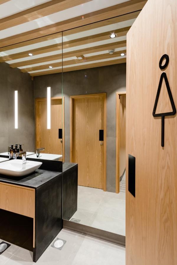 Sleep 'n Fly Sleep Lounge, North Node - Transit Only فندق-كبسولة